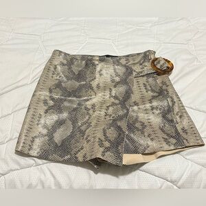 Zara
Snake Skin
Leather Skort